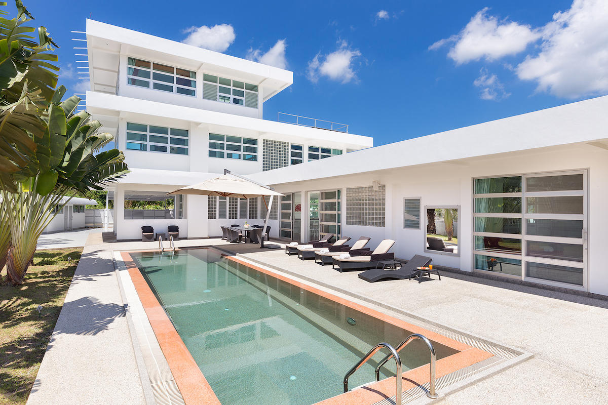 Villa Papaya pool and terrace